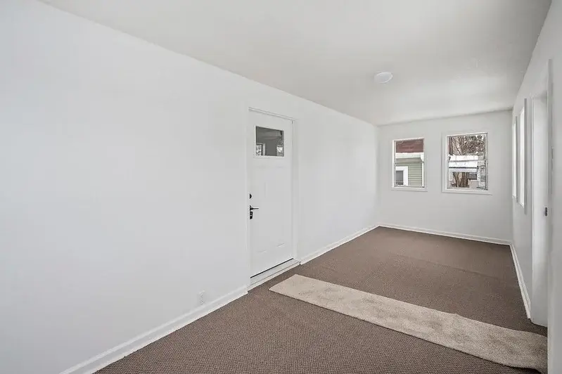 120 7th St West Des Moines, IA 50265 - image 6 lounge