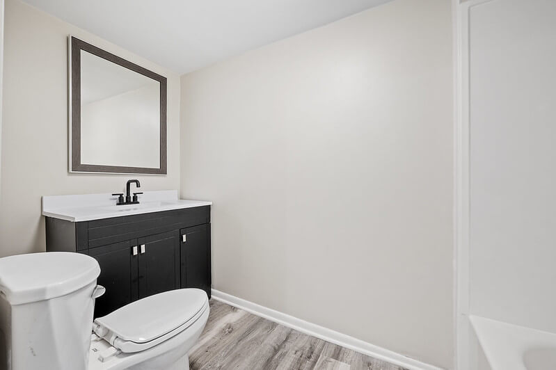 3311 2nd Ave Des Moines Bathroom Otherview Image