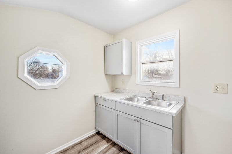 3311 2nd Ave Des Moines Bathroom Image